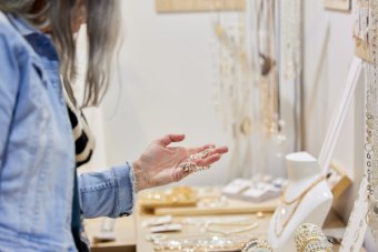 Discover clothing, jewellery and fashion accessories